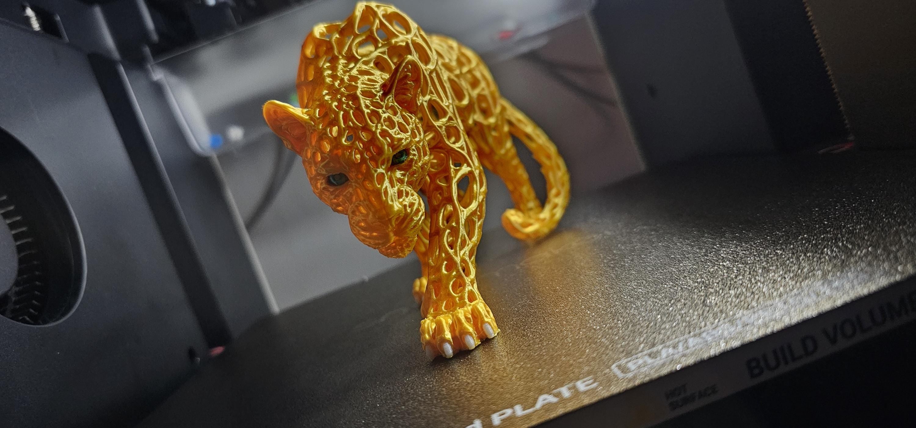 Nikos 3D Black Panther Sculpture: Geometric Low-Poly Design, Matte Black with Yellow Eyes