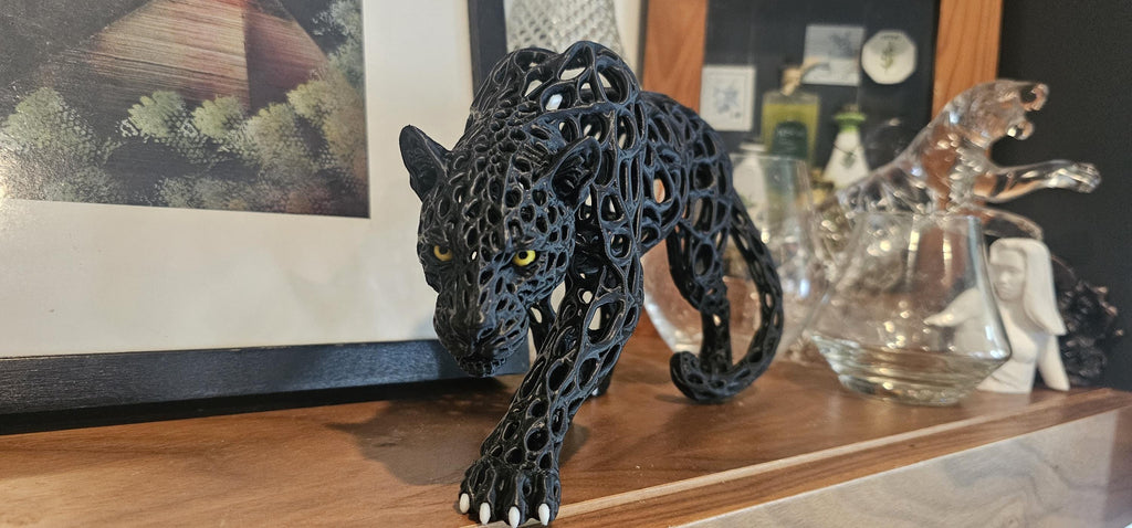 Nikos 3D Black Panther Sculpture: Geometric Low-Poly Design, Matte Black with Yellow Eyes